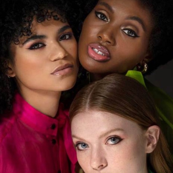 ✨ CIATE I AM WOMAN WHAT’S YOUR SUPER POWER? 24 piece eyeshadow PALETTE - Picture 7 of 8